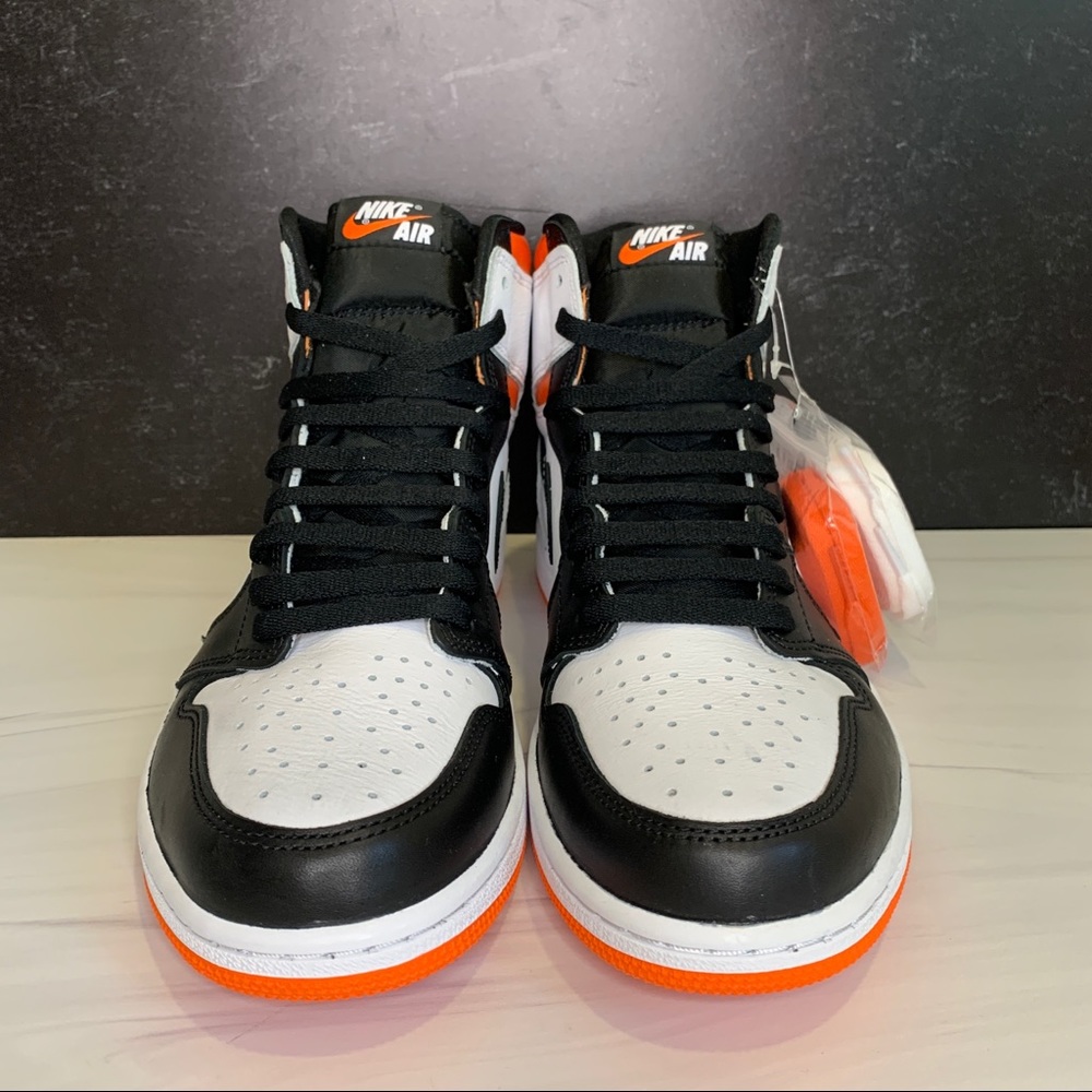 ⛔️SOLD⛔️ Nike Air Jordan 1 High OG Electro Orange - Picture 3 of 14